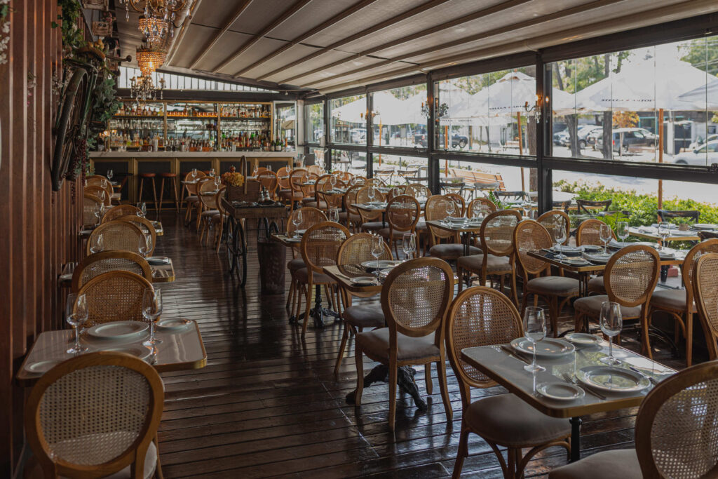 Salón terraza exterior para alquiler de eventos en Santiago Restaurante
